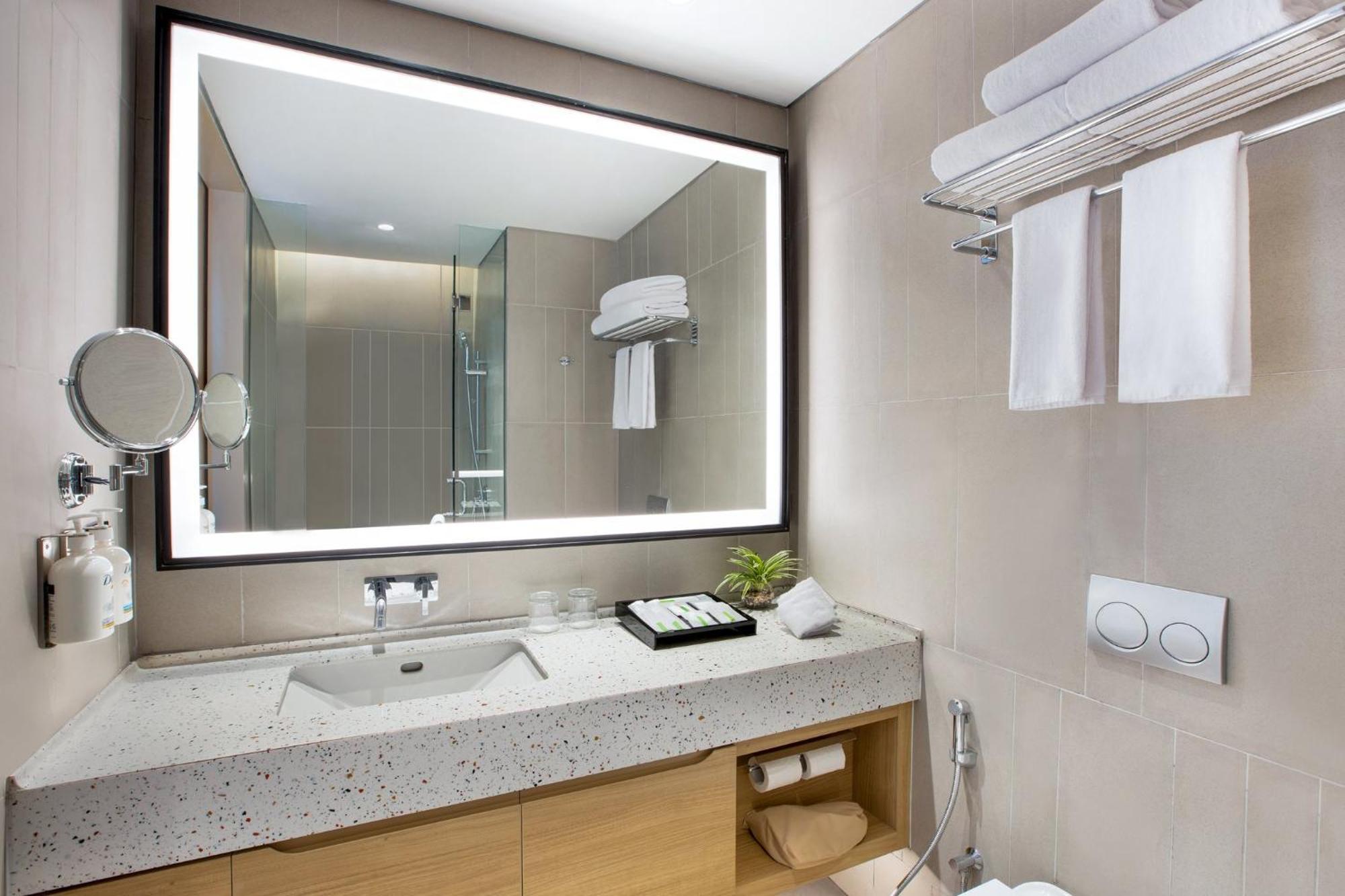 Holiday Inn Lampung Bukit Randu By Ihg Bandar Lampung Ngoại thất bức ảnh