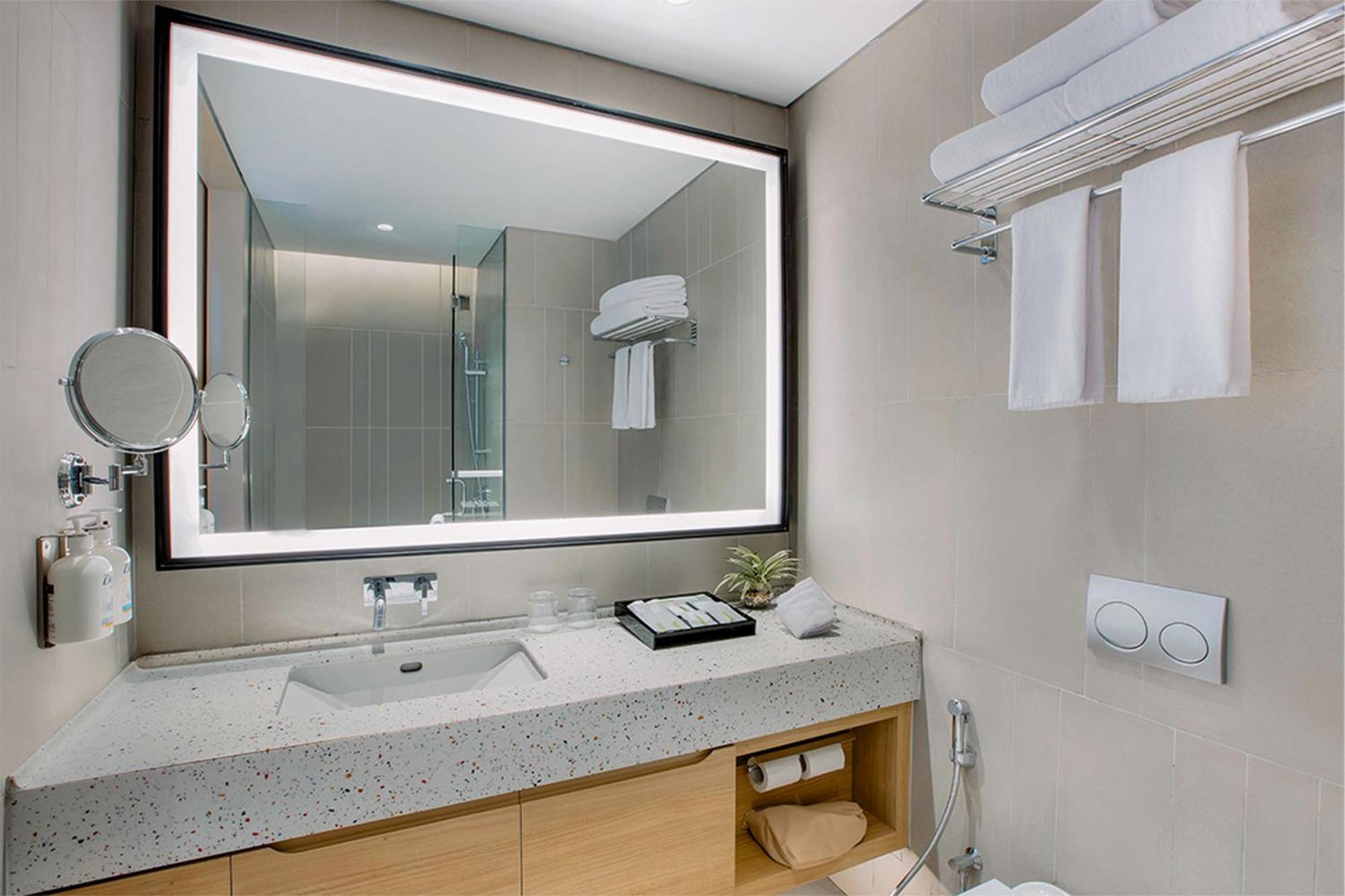 Holiday Inn Lampung Bukit Randu By Ihg Bandar Lampung Ngoại thất bức ảnh